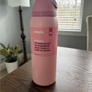 Owala 40 oz FreeSip water bottle